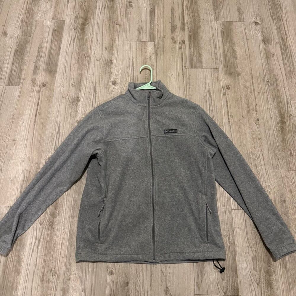 Columbia Men’s Large gray fleece jacket